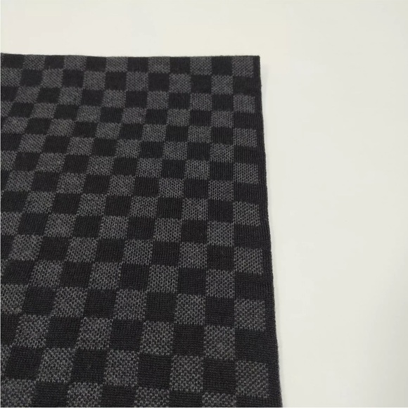 AUTH Louis Vuitton LV Lookbook Model Damier Scarf - Picture 4 of 5